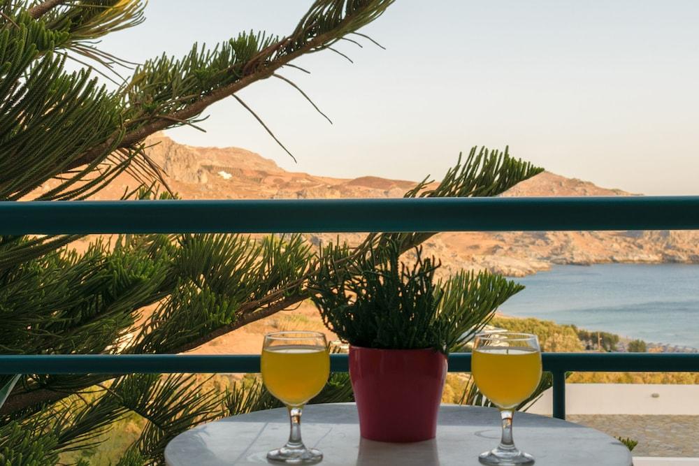 Damnoni Bay Hotell Exteriör bild