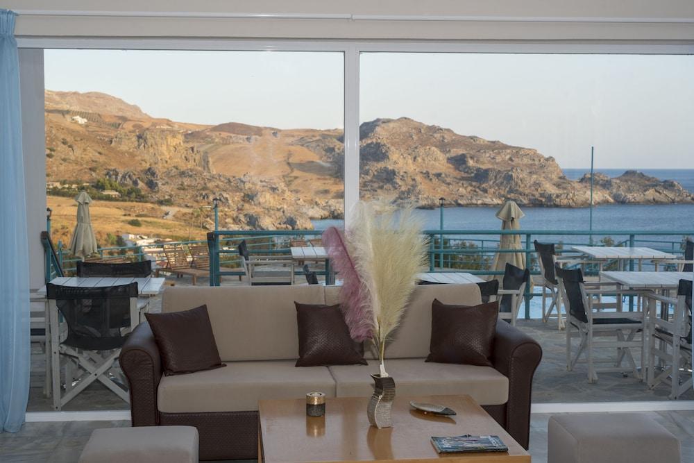 Damnoni Bay Hotell Exteriör bild
