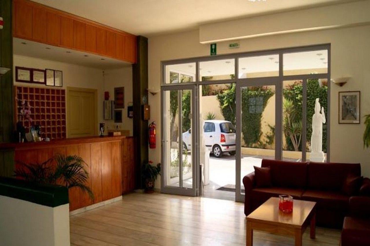 Damnoni Bay Hotell Exteriör bild